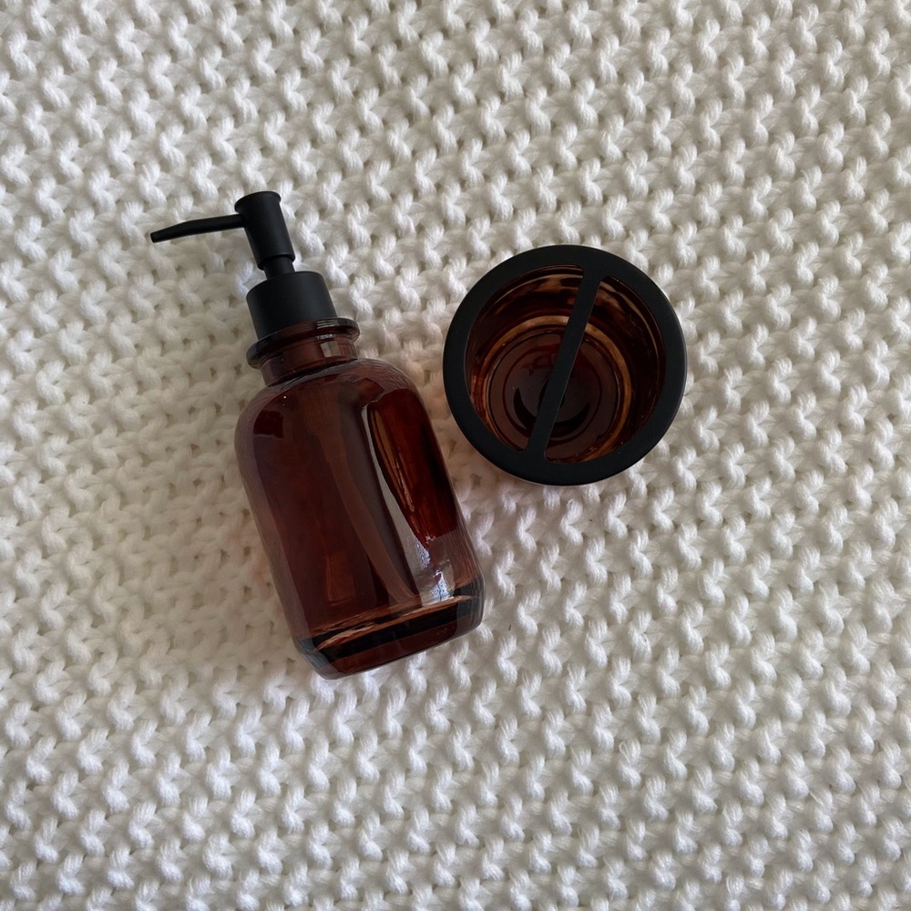 Amber Bathroom Set